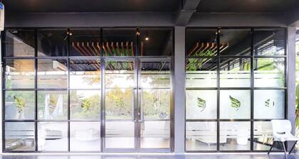 Stylish DBL Suite Escape W/ Free WiFi and Parking