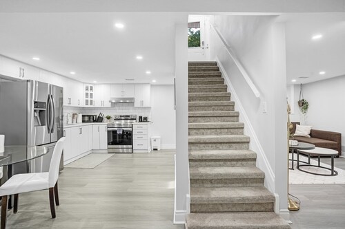 Cozy 2 Bedroom+50" TV+Sleeps 6+Lower Unit