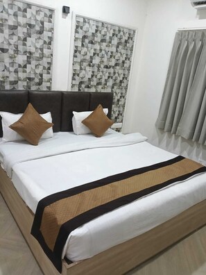 Deluxe Double Room, Balcony, City View - Hotel O AWA Palace (Agra)