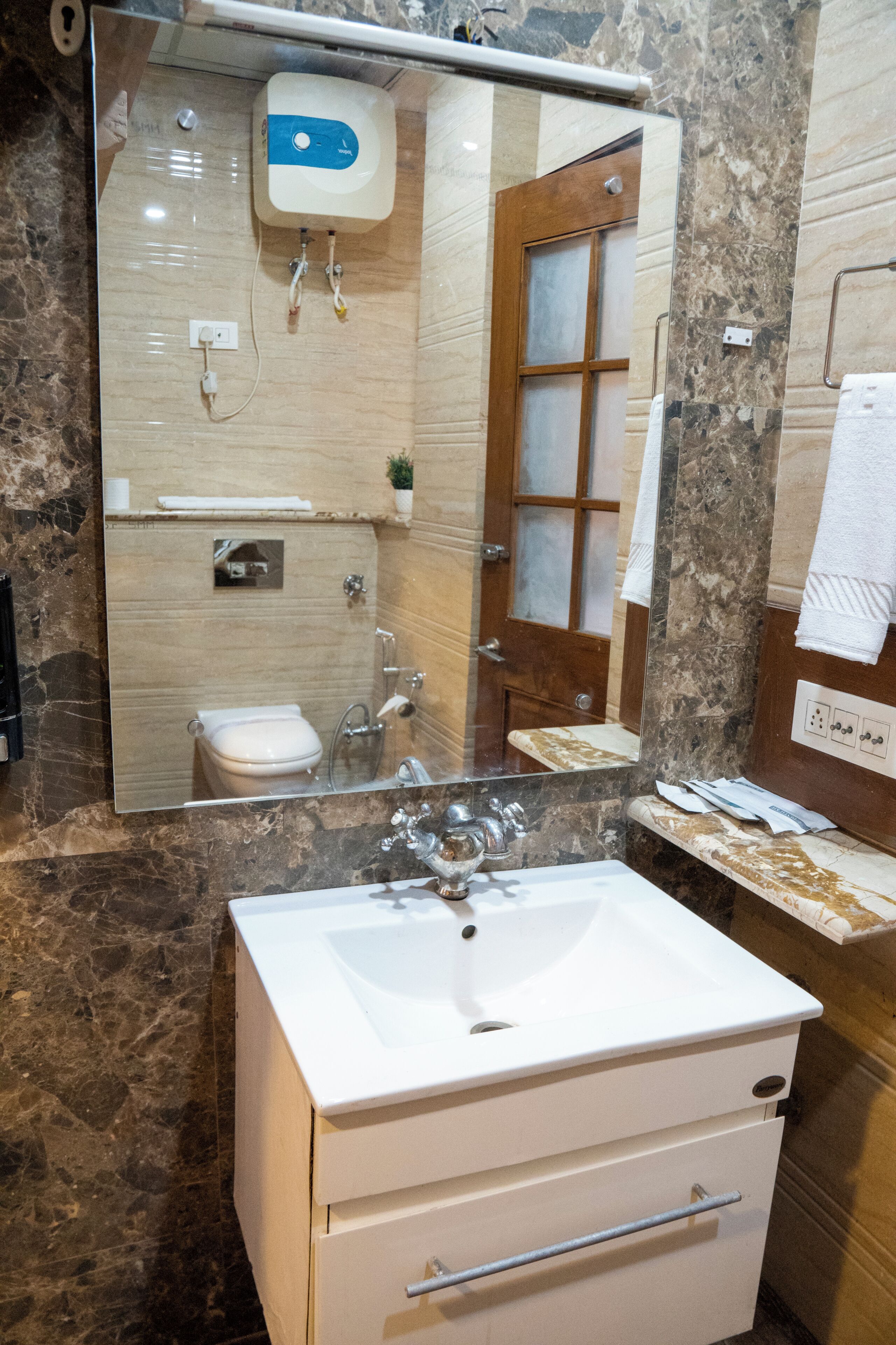 Doppia Deluxe, balcone, vista città | Bagno