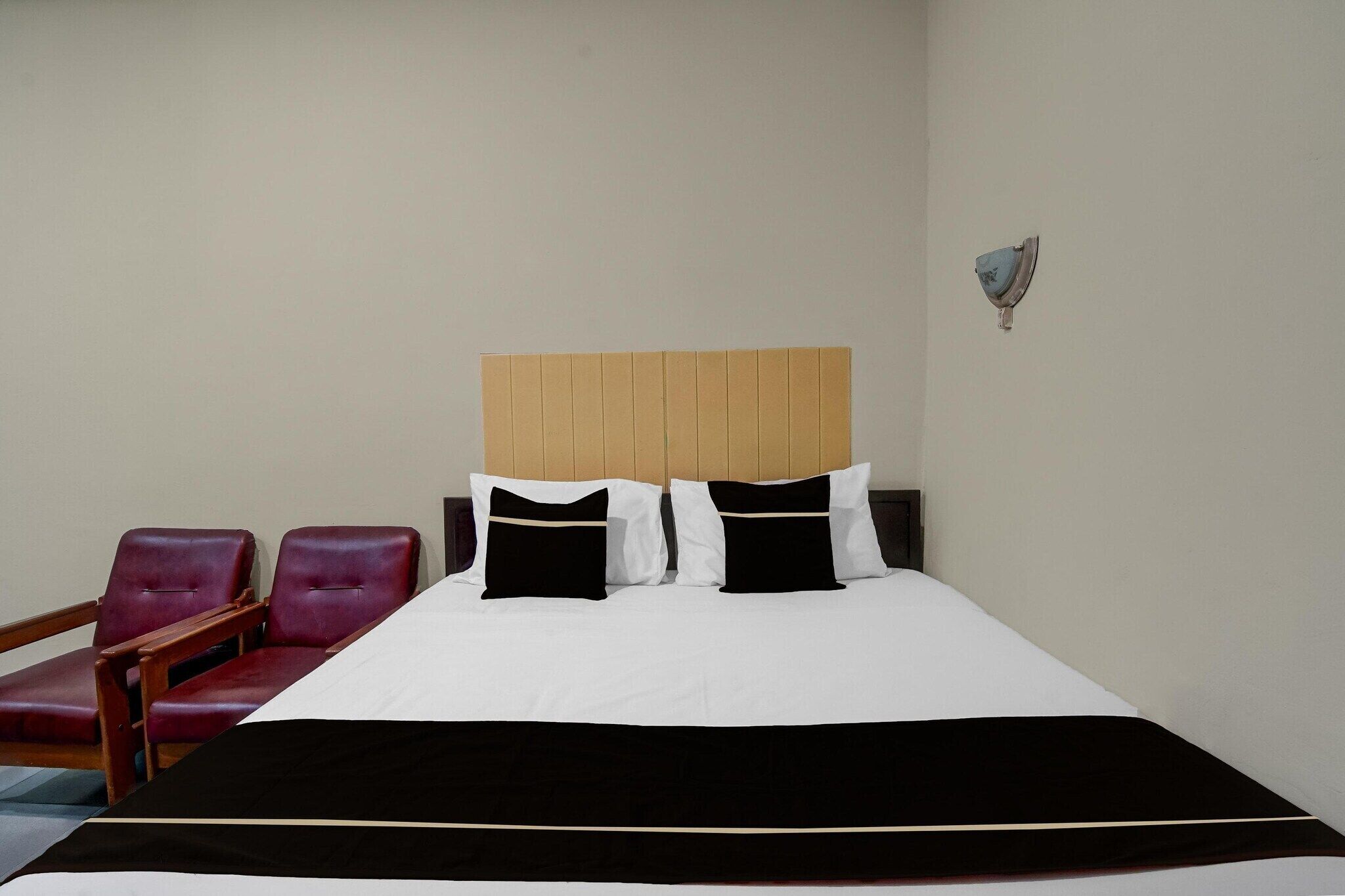 1 chambre, bureau, Wi-Fi gratuit, draps fournis