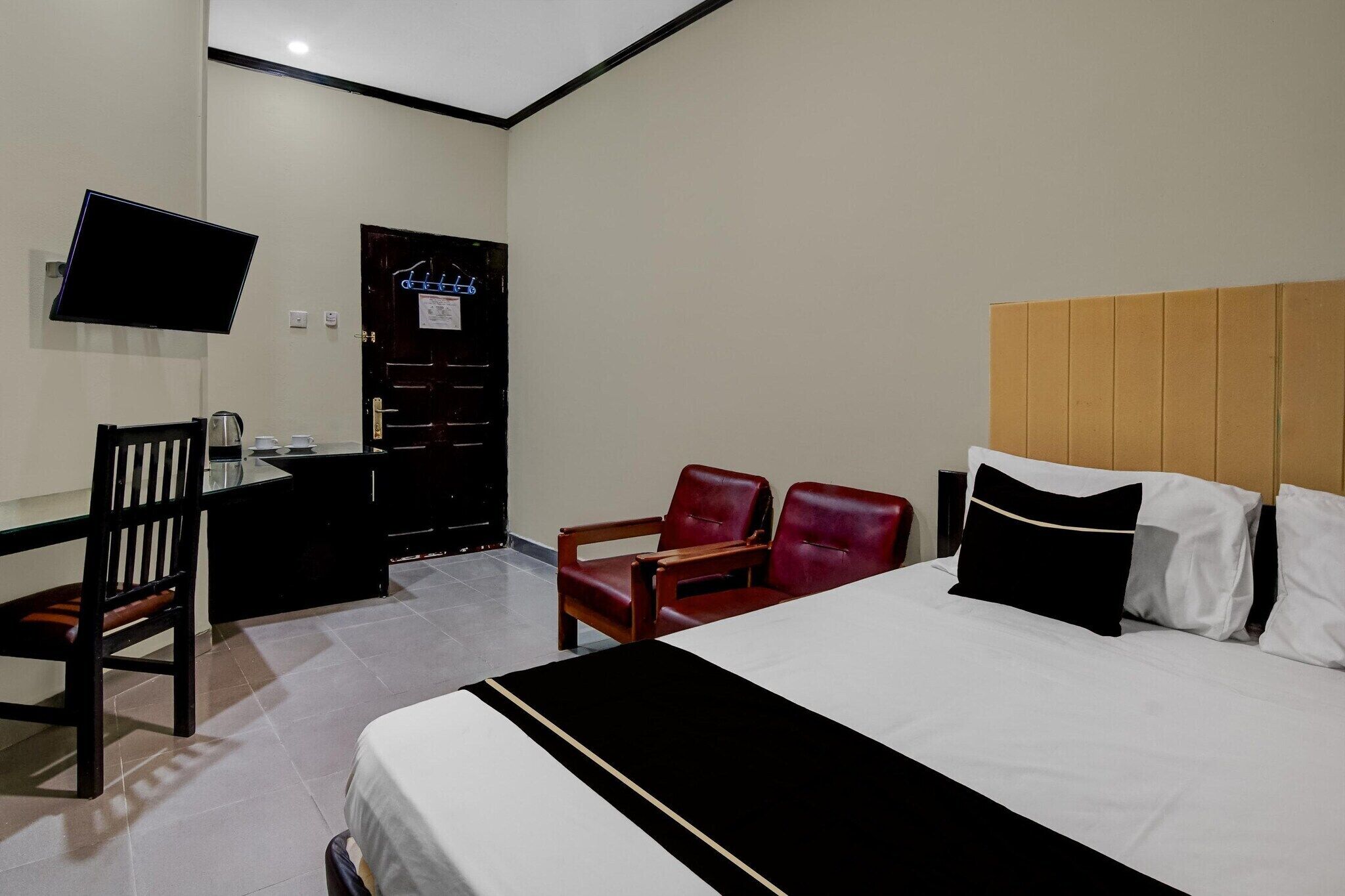 1 bedroom, desk, free WiFi, bed sheets