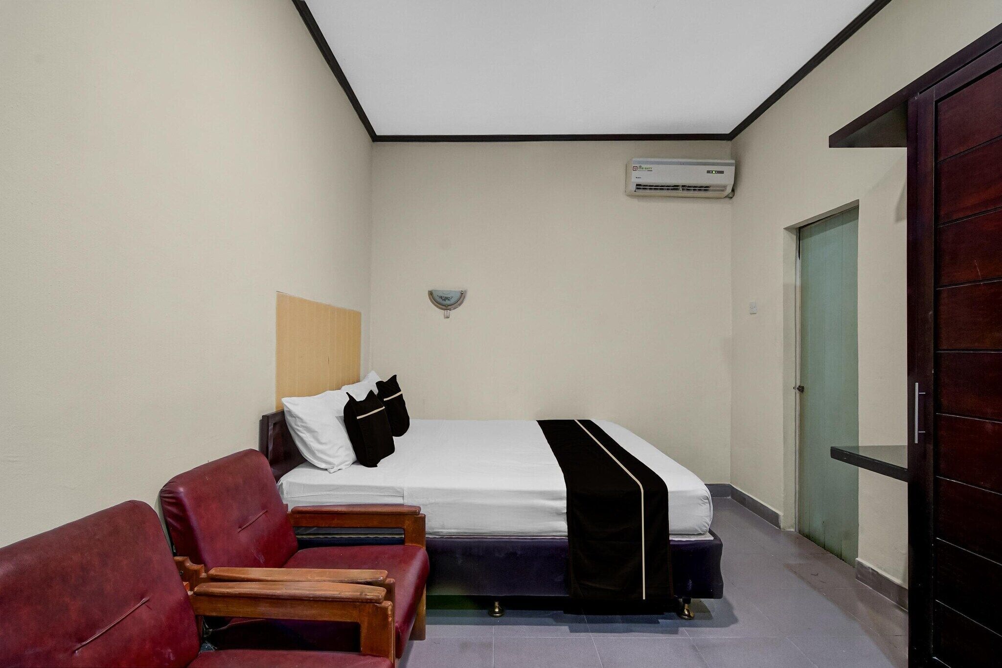 1 bedroom, desk, free WiFi, bed sheets