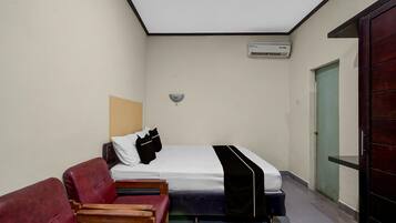 1 bedroom, desk, free WiFi, bed sheets