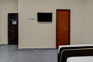 1 bedroom, desk, free WiFi, bed sheets