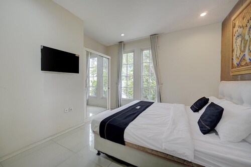 Elegant Double Suite Near RS Fatmawati with WiFi