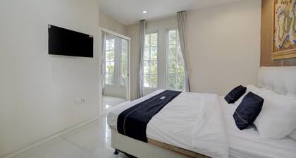 Elegant Double Suite Near RS Fatmawati with WiFi