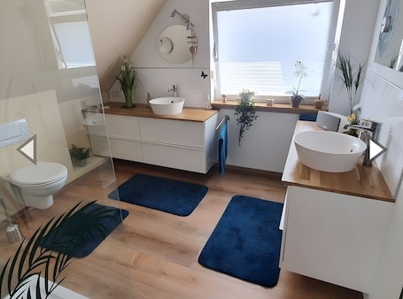 Shower, hair dryer, towels. Accommodation with 1-3 Private Rooms, No Kitchen, with Wi-Fi
