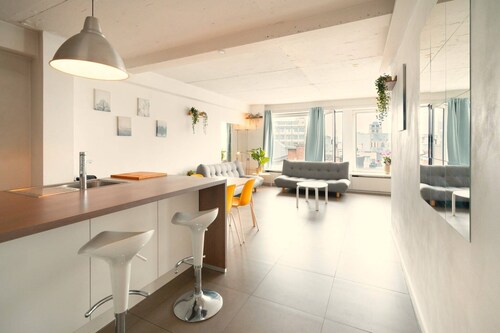 Centrally Located Antwerp Stay for 10