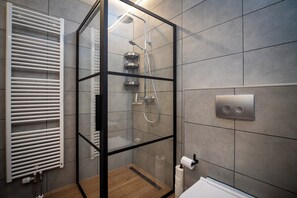 Shower - Moderne Wohnung an der Skipiste nahe Winterberg (Winterberg)