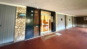 A hallway with a stone wall, a door labeled 'PUBLICA,' and a sign with a no smoking symbol. - Schiappacasse 11 (Rapallo)