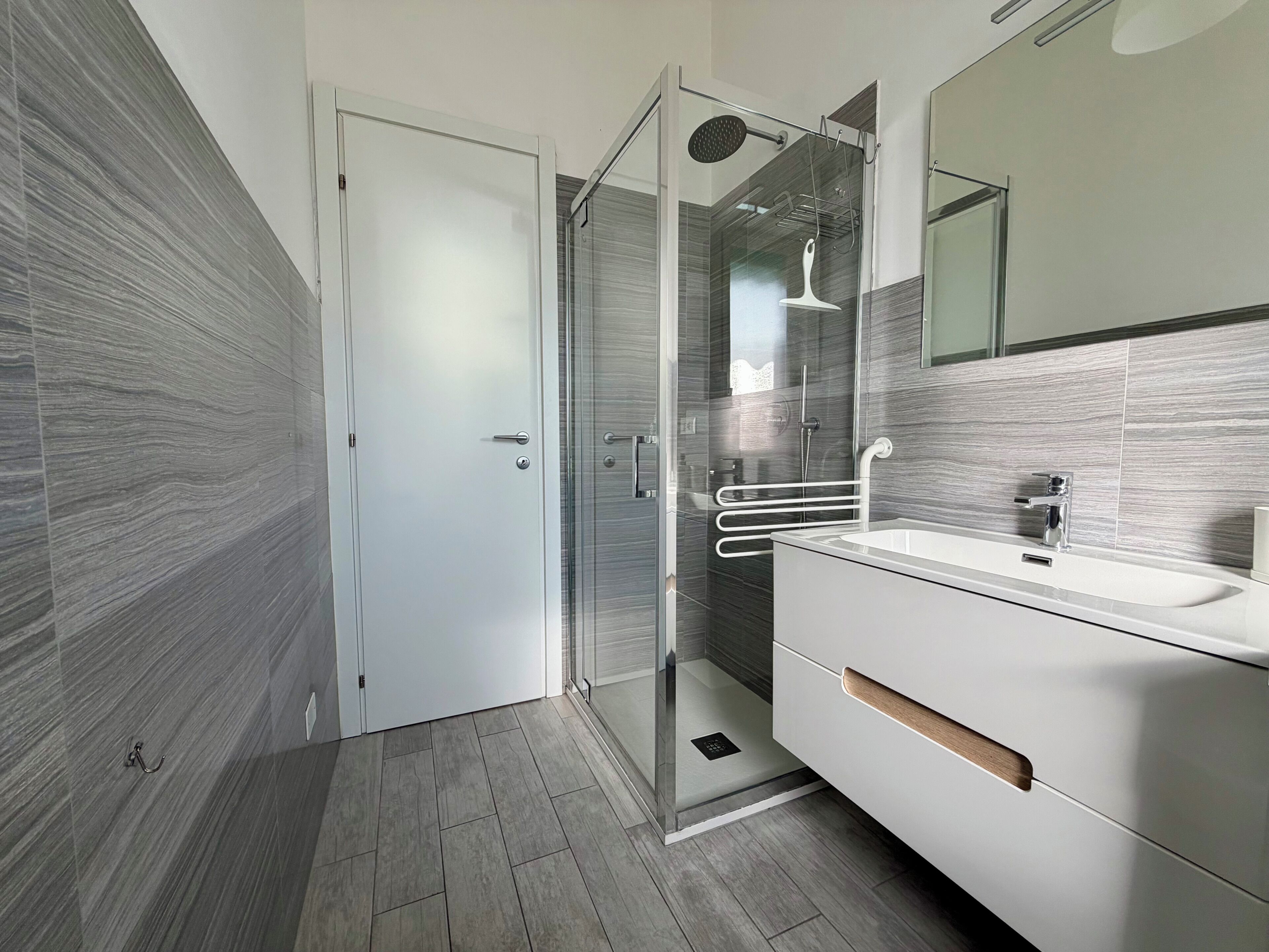 Apartment (1 Bedroom) | Bathroom | Shower, bidet