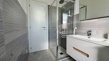 Apartment (1 Bedroom) | Bathroom | Shower, bidet