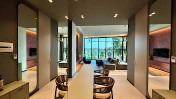 Apartamento superior, vistas al mar | Zona de estar | Una televisión de pantalla plana