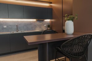 Apartamento luxo, de frente para a praia | Opções para refeição