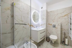 Hair dryer, towels - Modern, A/C Duplex - 3BDR/6P - Cannes (Cannes)