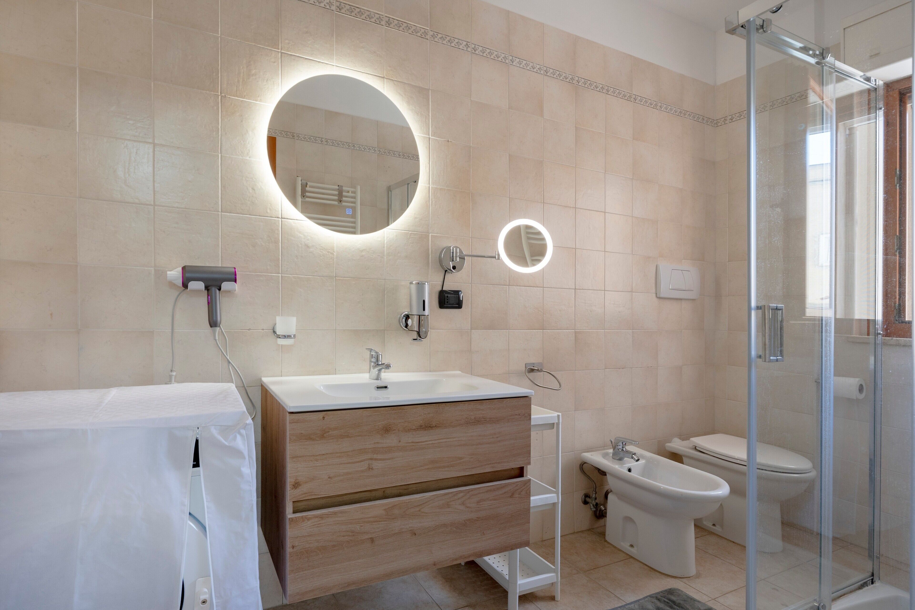 Shower, hair dryer, towels