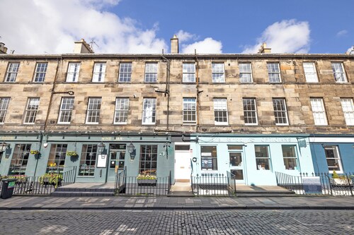 Stylish West End 1-Bed - Prime Location