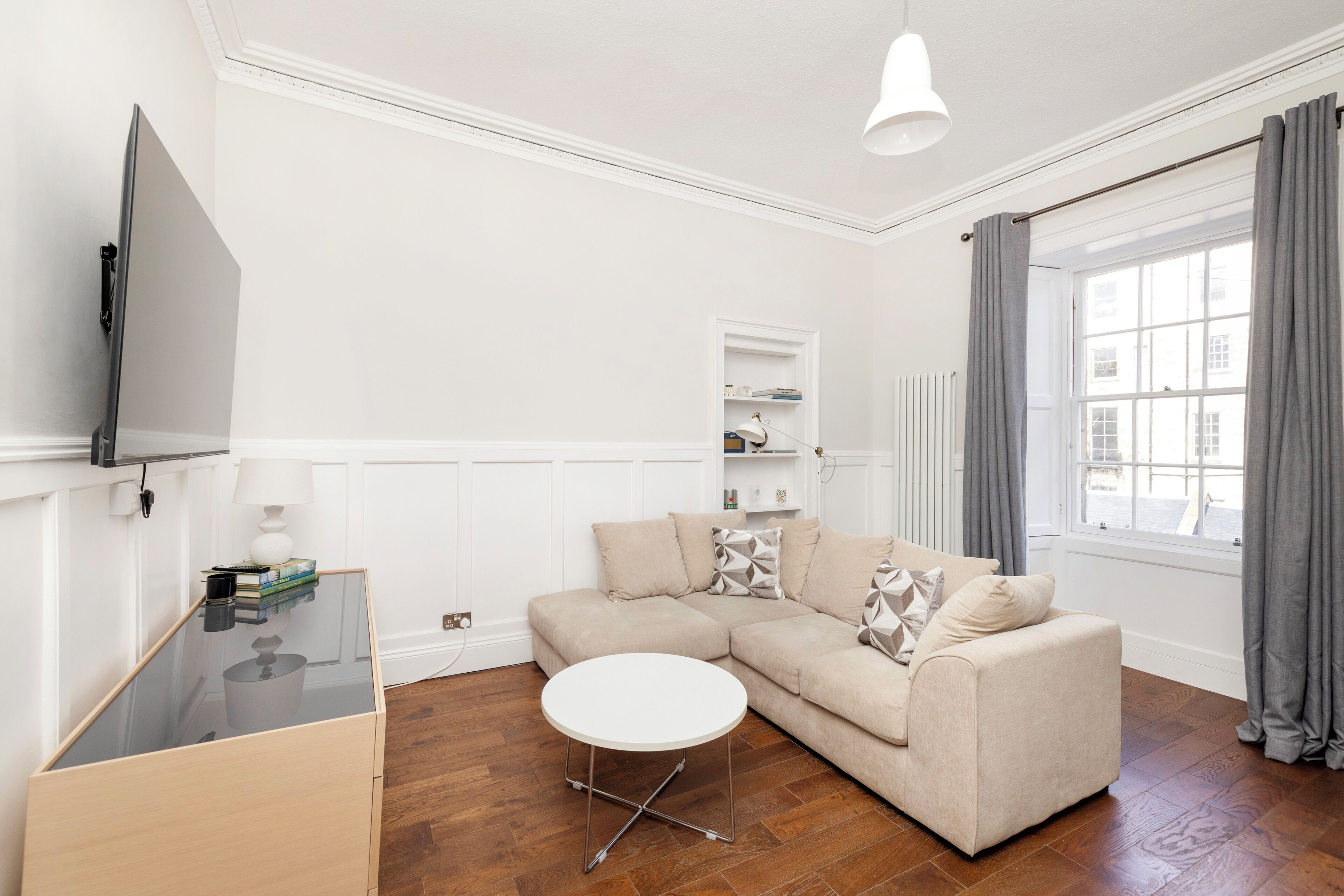 Apartamento | Zona de estar | Smart TV de 24 pulgadas con canales digitales