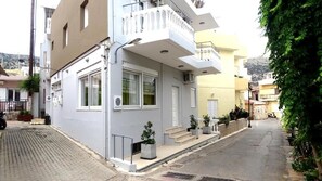 Exterior detail - malia boutique studios (Malia)