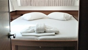 4 間睡房、房內夾萬