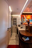 Standard Tek Büyük Yataklı Oda, Balkon/Veranda, Şehir Manzaralı | İç mekân