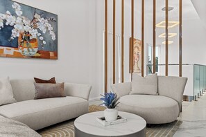 TV, fireplace - Art Residence – Luxury Coastal Stay in Hillarys (Hillarys)