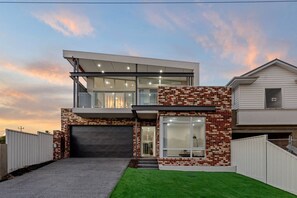 Exterior - Art Residence – Luxury Coastal Stay in Hillarys (Hillarys)