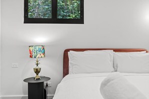 1 dormitorio, tabla de planchar con plancha, wifi y ropa de cama