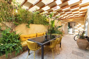 Outdoor dining - Kathys Apartments - Aristidis in Old town (Old Town Rhodes)