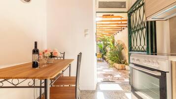 Coffee/tea maker, fridge, microwave, oven