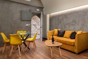 TV - Zoe Suites/Pythagoras in Old town (Old Town Rhodes)