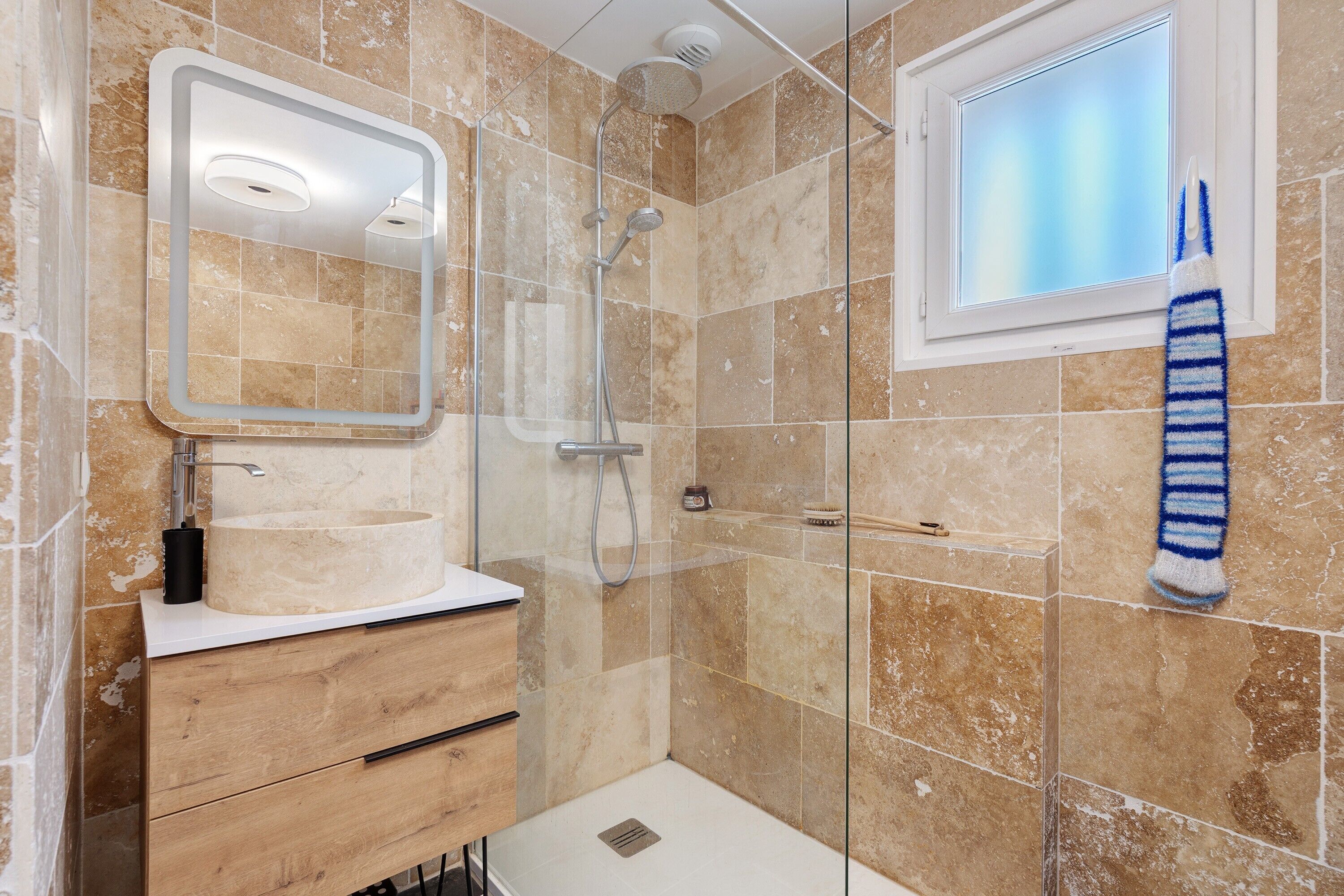 Een douche, een haardroger