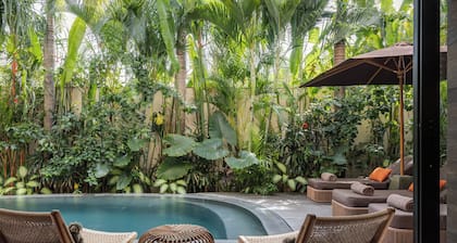 Luxury 4BR Villa in Berawa with a private pool. Walkable to Beach Clubs