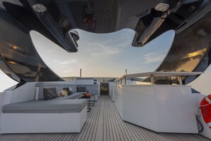 Terrace/patio - Sun-Kissed Sailing Adventure in Islas Sarónicas (Alimos)