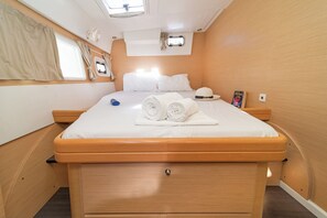 4 bedrooms - Sun-Kissed Sailing Adventure in the Saronic Islands (Laurium)