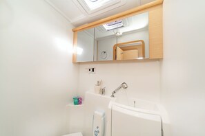 Bathroom - Sun-Kissed Sailing Adventure in the Saronic Islands (Laurium)