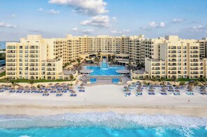 Exterior - 2-bedroom ocean view villa in enchanting Cancún with balcony and on-site dining. (Cancún)