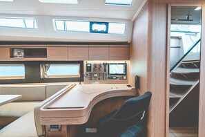 Interior - Sun-Kissed Sailing Adventure in Islas Sarónicas (Alimos)