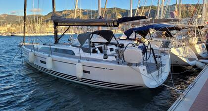 Sun-Kissed Sailing Adventure in Puerto de Toulon