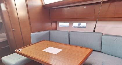 Sun-Kissed Sailing Adventure in Puerto de Toulon