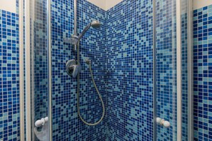 Shower, hair dryer, bidet, towels - Loft Aperitivo by Wonderful Italy (Turin)