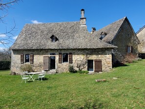 Exterior - Traditional Holiday Home in Xaintrie (Auriac)