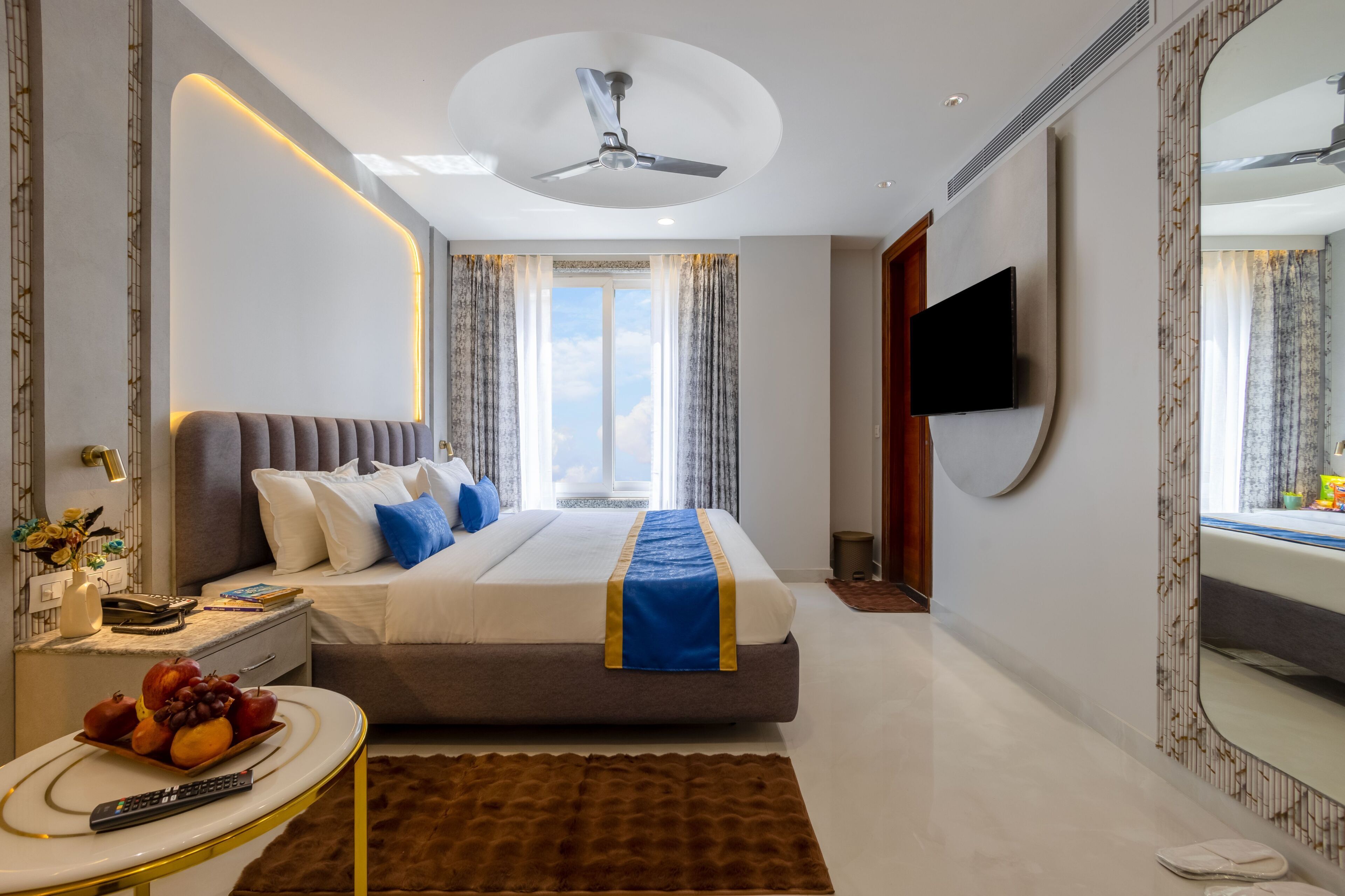 In-room safe, desk, laptop workspace, soundproofing