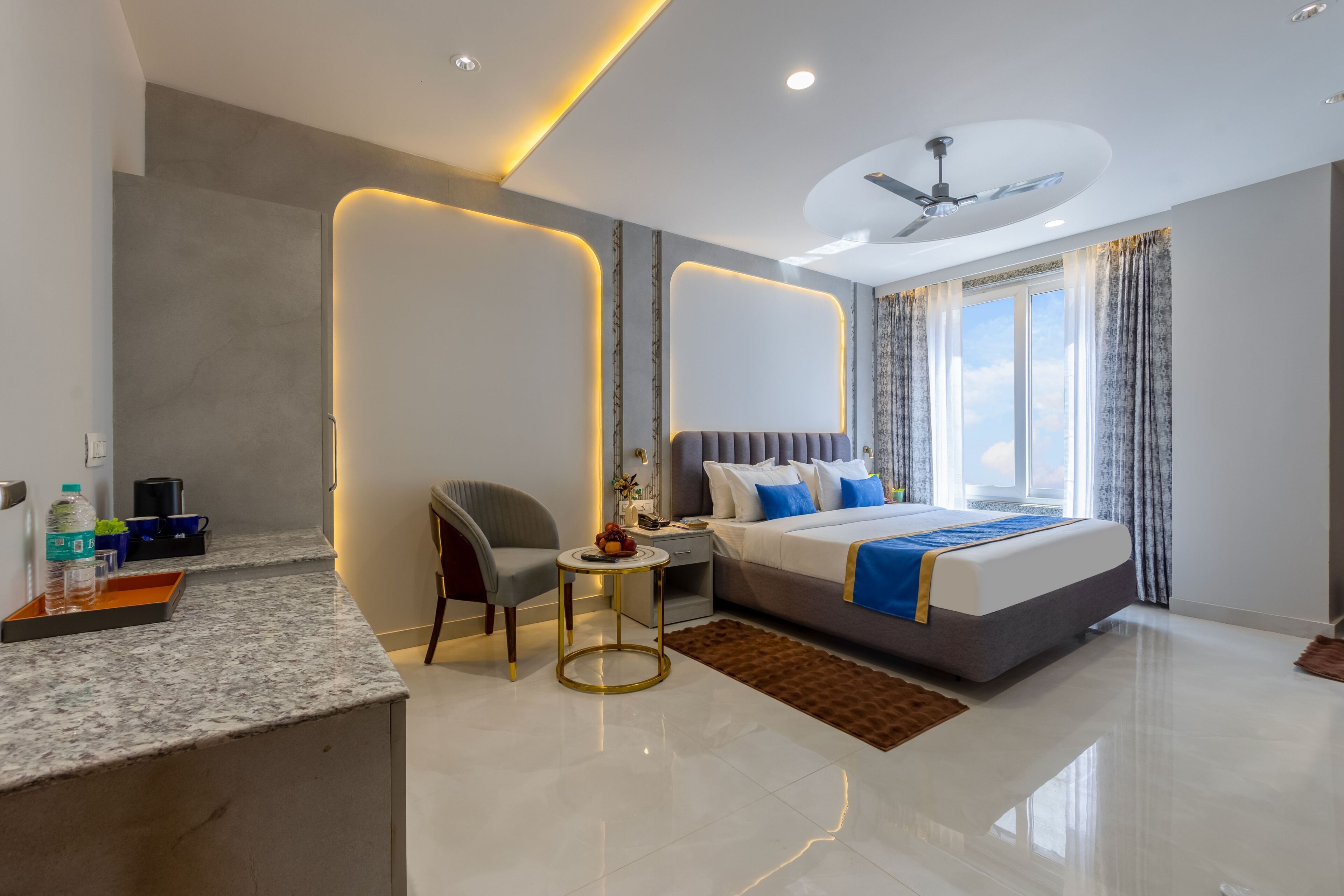 In-room safe, desk, laptop workspace, soundproofing