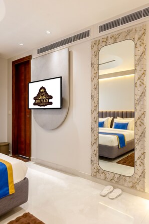 Room - Anu Plaza-5Mins from Connaught Place (New Delhi)