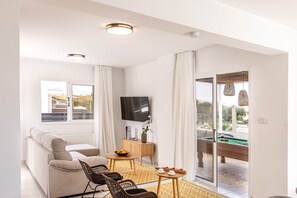 TV, fireplace, table football, ping pong - Protaras View 2 - Fig tree Bay Central Protaras (Paralimni)