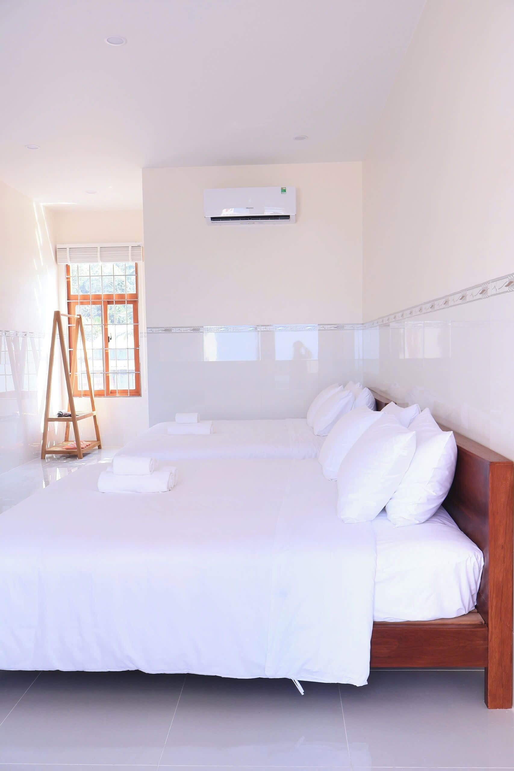Habitación cuádruple familiar, vistas al mar | Minibar, escritorio, wifi gratis y ropa de cama