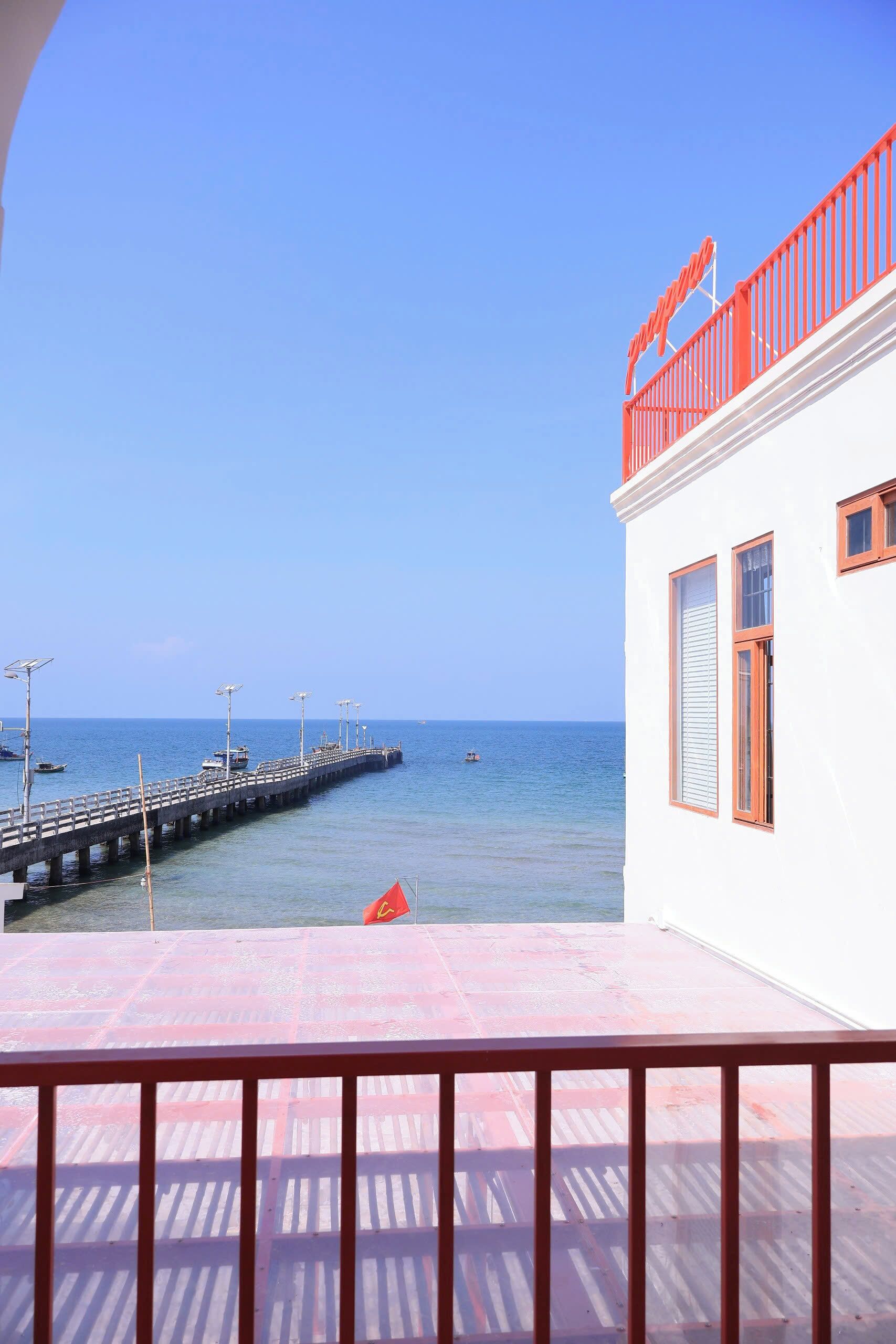 Family Quadruple Room, Sea View | Minibar, desk, WiFi (free), bed sheets