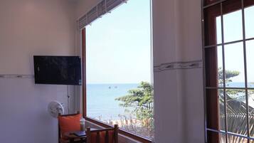Deluxe Room | Minibar, desk, free WiFi, bed sheets